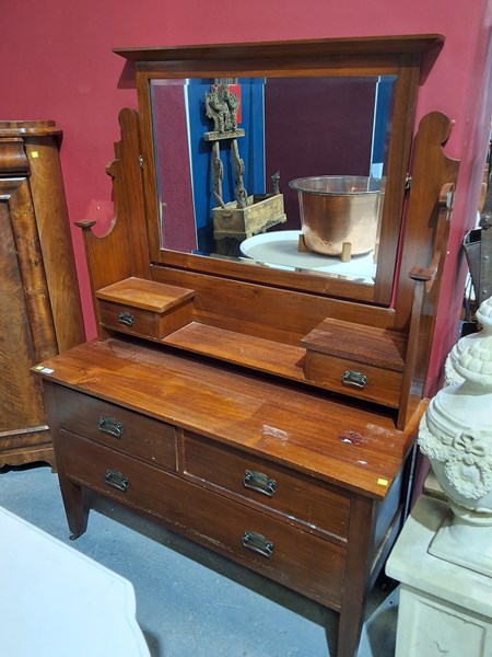 Lot 399 - DRESSING TABLE