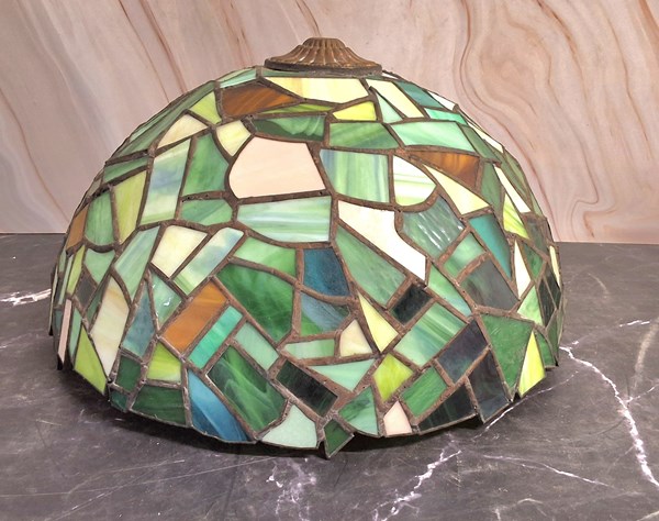 Lot 1370 - PENDANT LIGHT SHADE