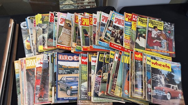 Lot 1231 - CAR MAGAZINES