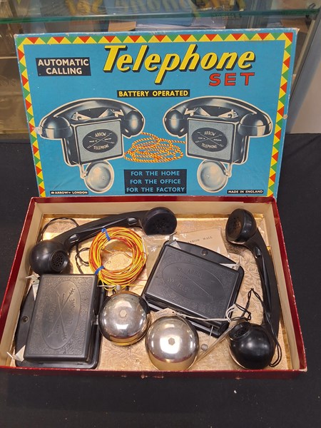 Lot 1352 - TELEPHONE SET