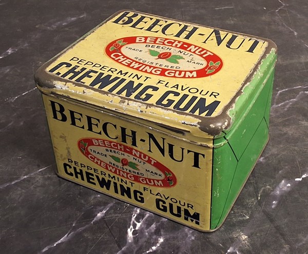 Lot 1206 - VINTAGE TIN