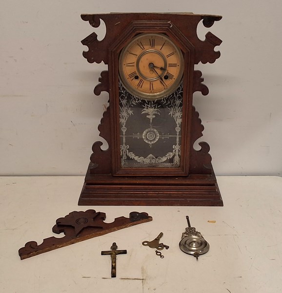 Lot 1236 - COTTAGE CLOCK