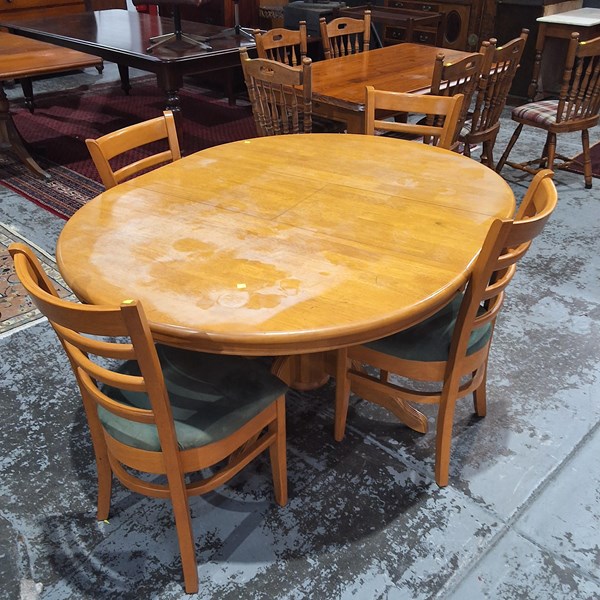Lot 120 - DINING SUITE