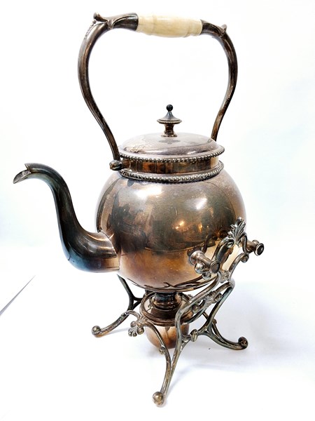 Lot 1220 - SWING KETTLE