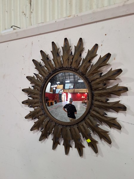 Lot 28 - MIRROR
