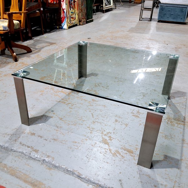 Lot 223 - COFFEE TABLE