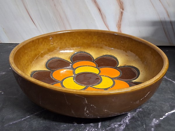 Lot 1380 - POTTERY BOWL