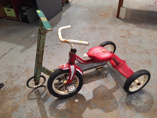 Lot 442 - TRICYCLE AND SCOOTER