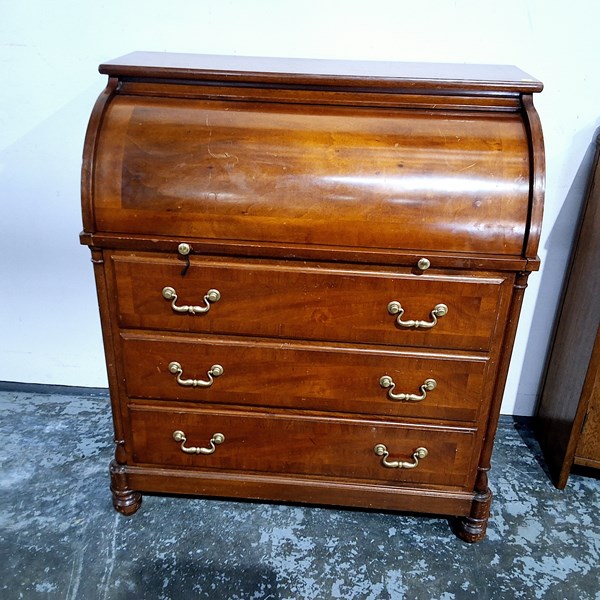 Lot 34 - CYLINDER TOP DESK