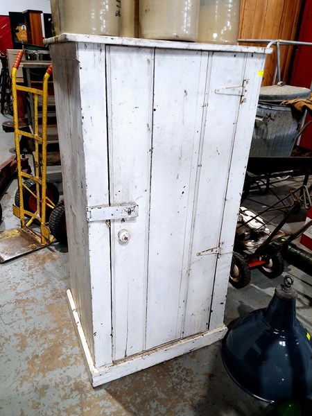 Lot 310 - CUPBOARD