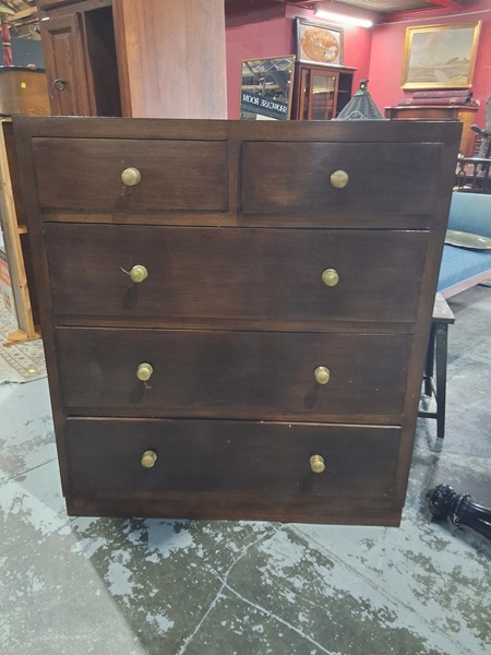 Lot 138 - CHEST OF DRAWERS