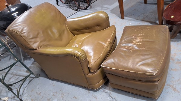 Lot 359 - LOUNGE CHAIR