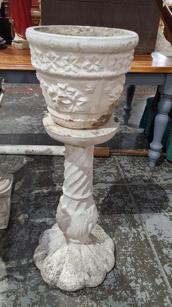 Lot 465 - GARDEN PLANTER