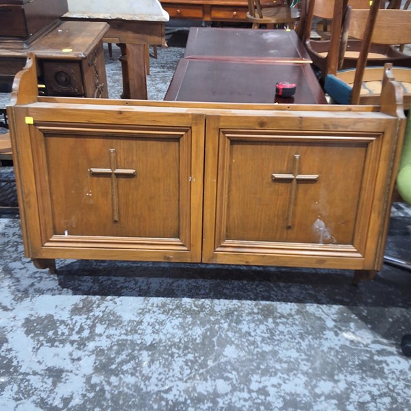 Lot 39 - CUPBOARD