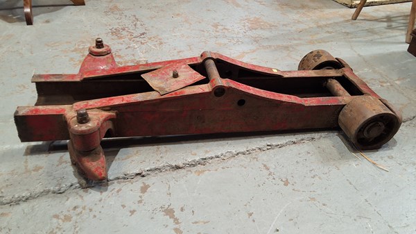 Lot 378 - TROLLEY JACK BASE