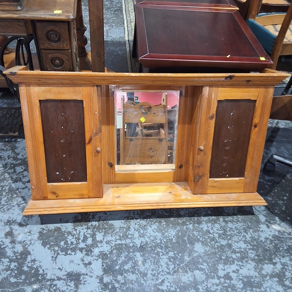 Lot 144 - HANGING CUPBOARD