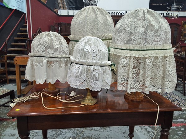 Lot 183 - TABLE LAMPS