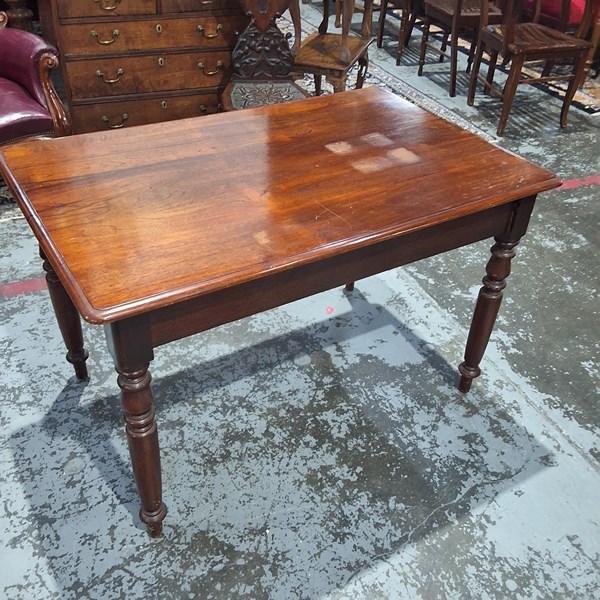Lot 111 - KITCHEN TABLE