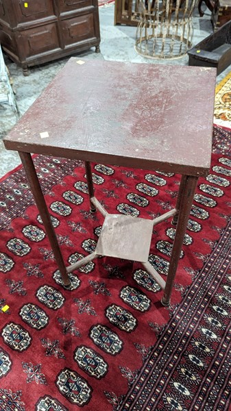 Lot 98 - TABLE