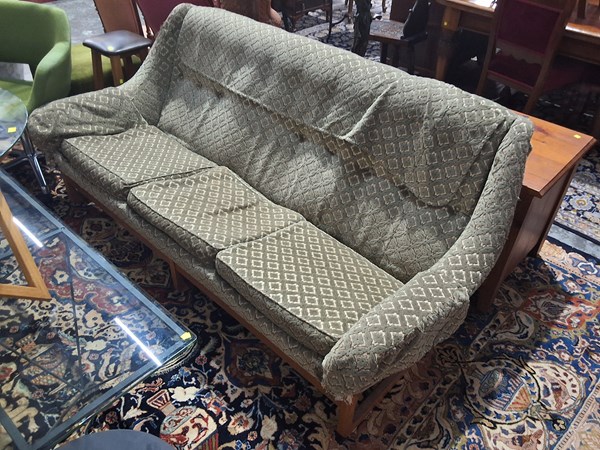 Lot 21 - LOUNGE