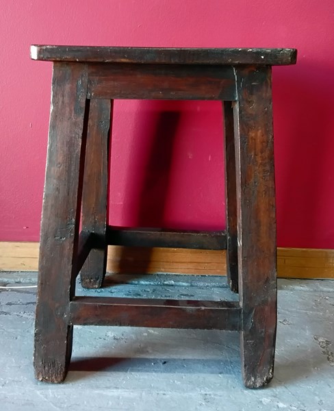 Lot 213 - STOOL