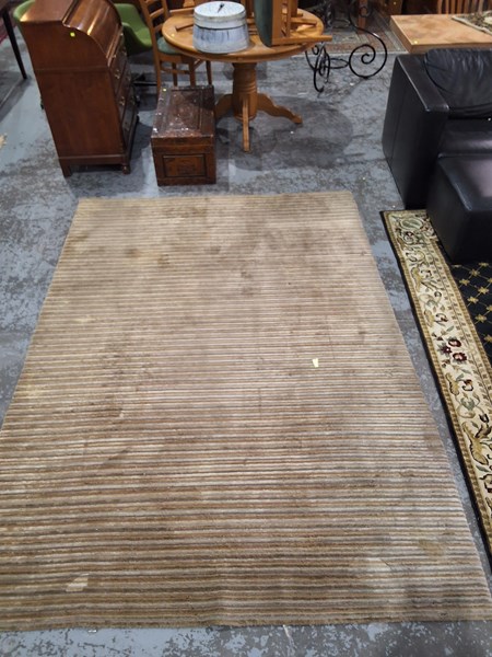 Lot 7 - MODERN RUG