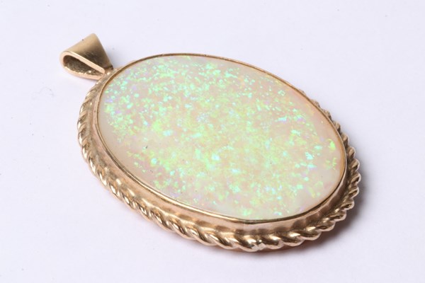 Lot 1031 - PENDANT