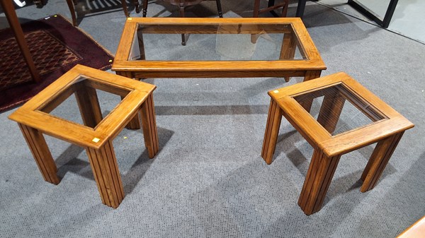 Lot 151 - TABLES