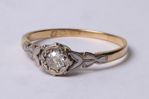 Lot 1024 - RING