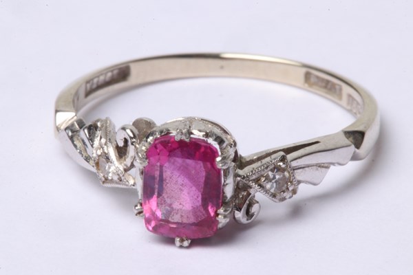 Lot 1025 - RING