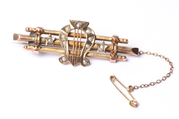 Lot 1030 - BROOCH