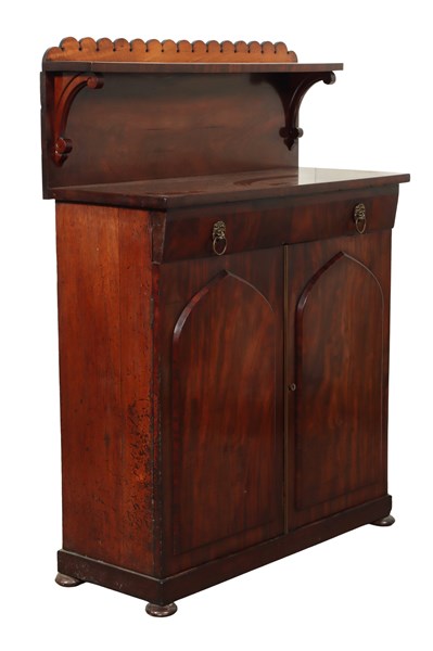 Lot 141 - PETITE CHIFFONIER