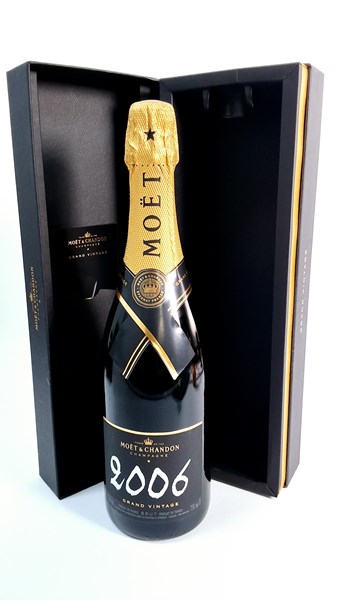 Lot 27 - MOËT & CHANDON GRAND VINTAGE