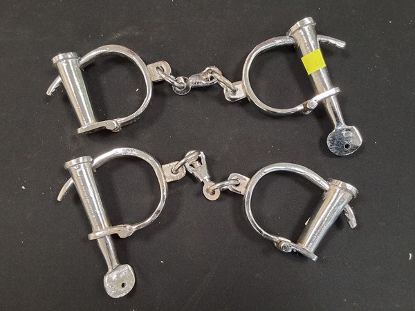 Lot 1406 - HAND CUFFS