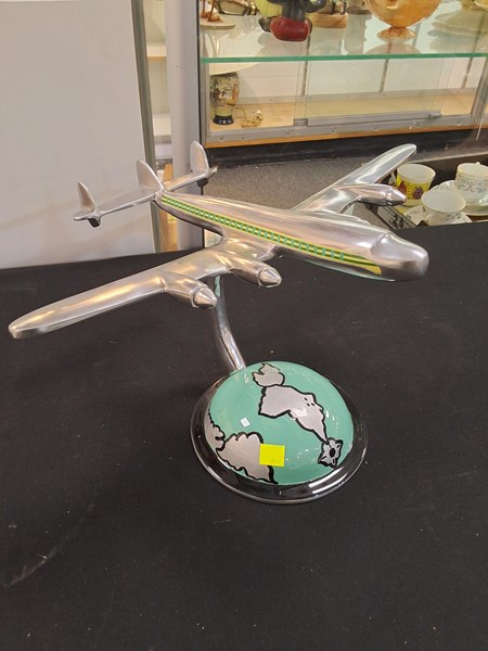 Lot 1281 - DESK STAND