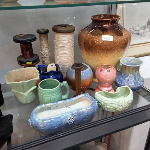 Lot 1440 - A COLLECTION OF POTTERY