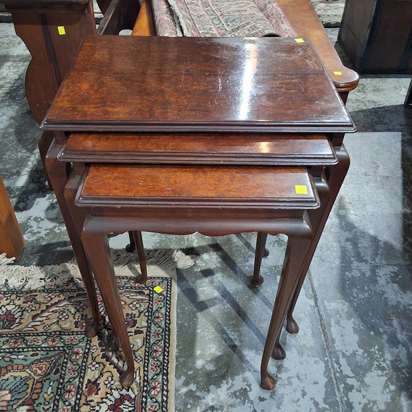 Lot 199 - NEST OF TABLES
