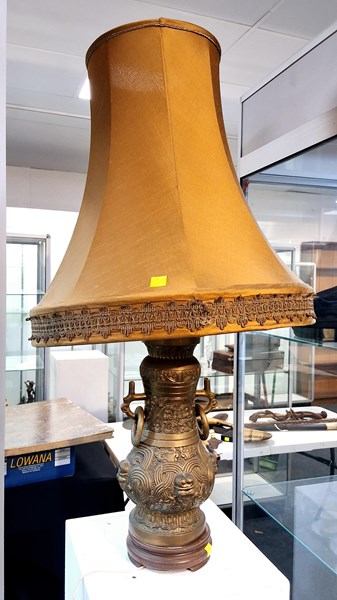 Lot 1225 - TABLE LAMP