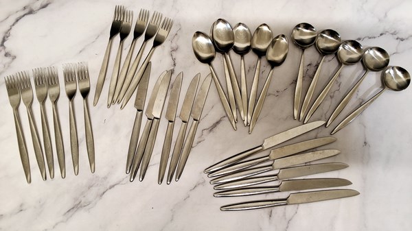 Lot 1586 - CUTLERY SERVICE