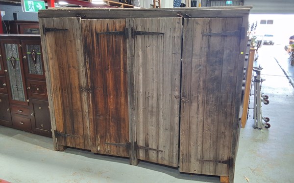 Lot 253 - CUPBOARD
