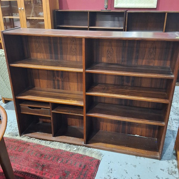 Lot 291 - BOOKSHELF