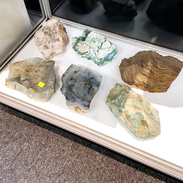 Lot 1348 - MINERAL SPECIMENS