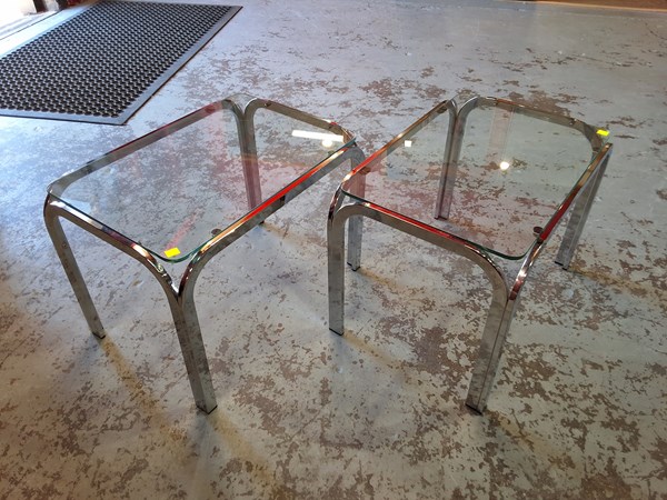 Lot 498 - TABLES