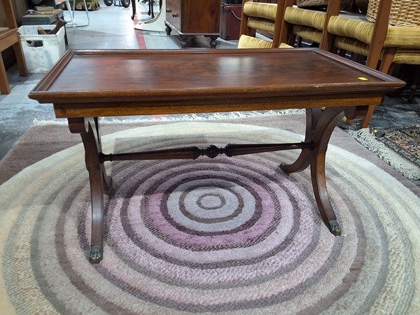 Lot 382 - COFFEE TABLE