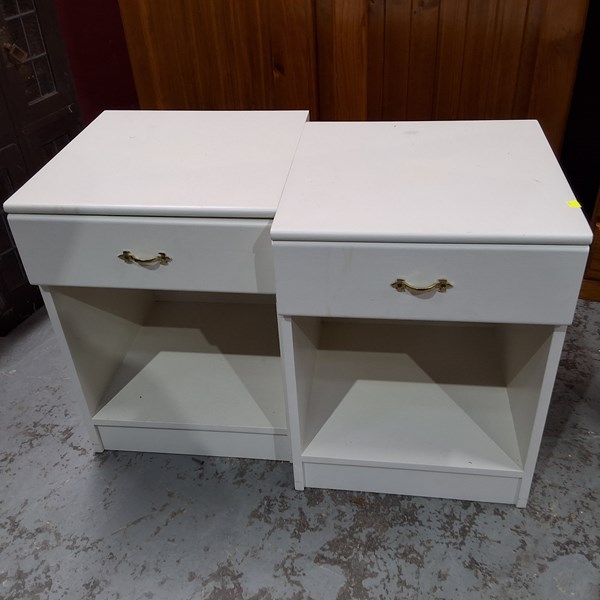 Lot 275 - BEDSIDES
