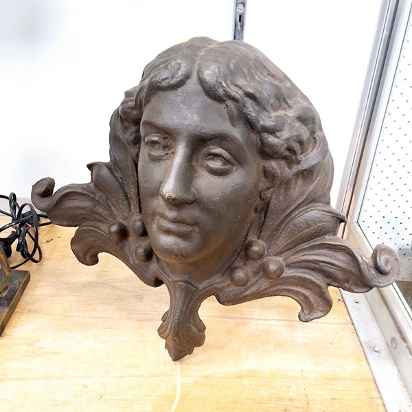 Lot 1289 - ARCHITECTURAL ORNAMENT