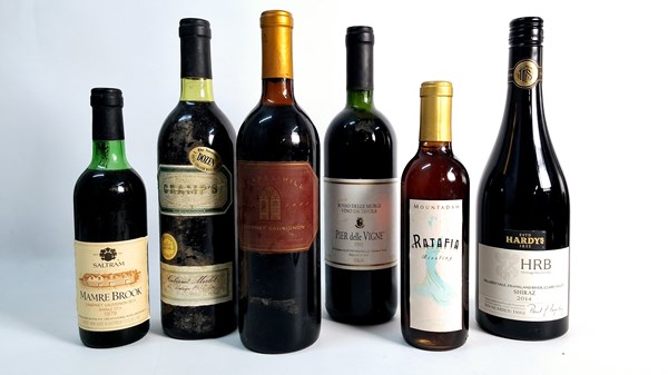 Lot 83 - VARIOUS WINES