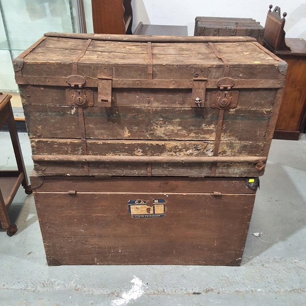 Lot 464 - TRUNKS