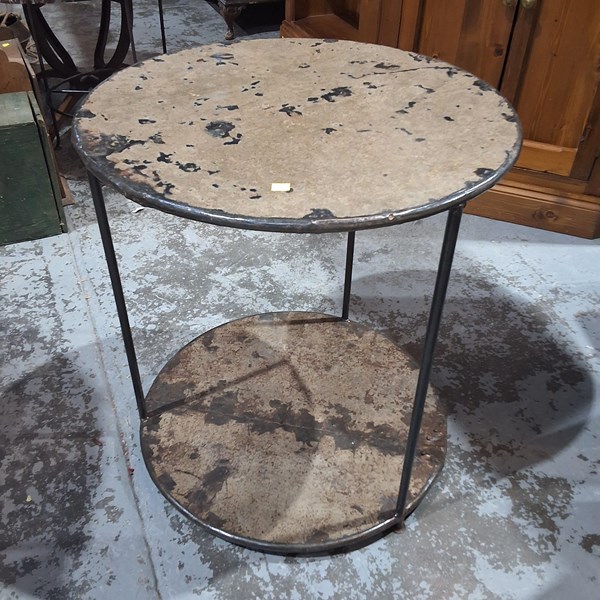 Lot 168 - TABLE