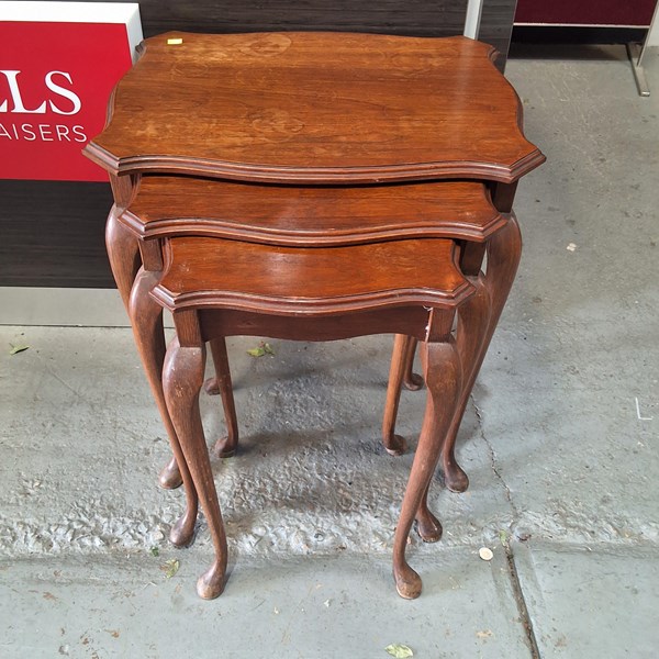 Lot 191 - NEST OF TABLES